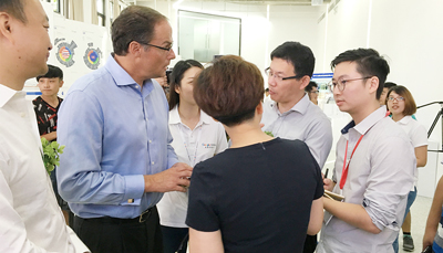 交替?zhèn)髯g翻譯圖片