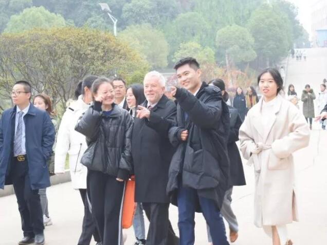 英語陪同翻譯圖片